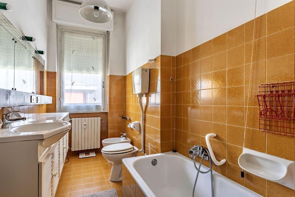 Apartamento Attico Montiglio - Panorama-Wifi Collebeato Exterior foto